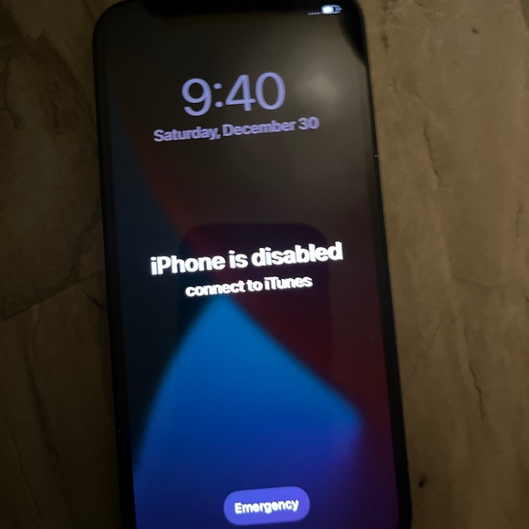 IPHONE 12 Locked